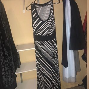 Black/white petite maxi dress